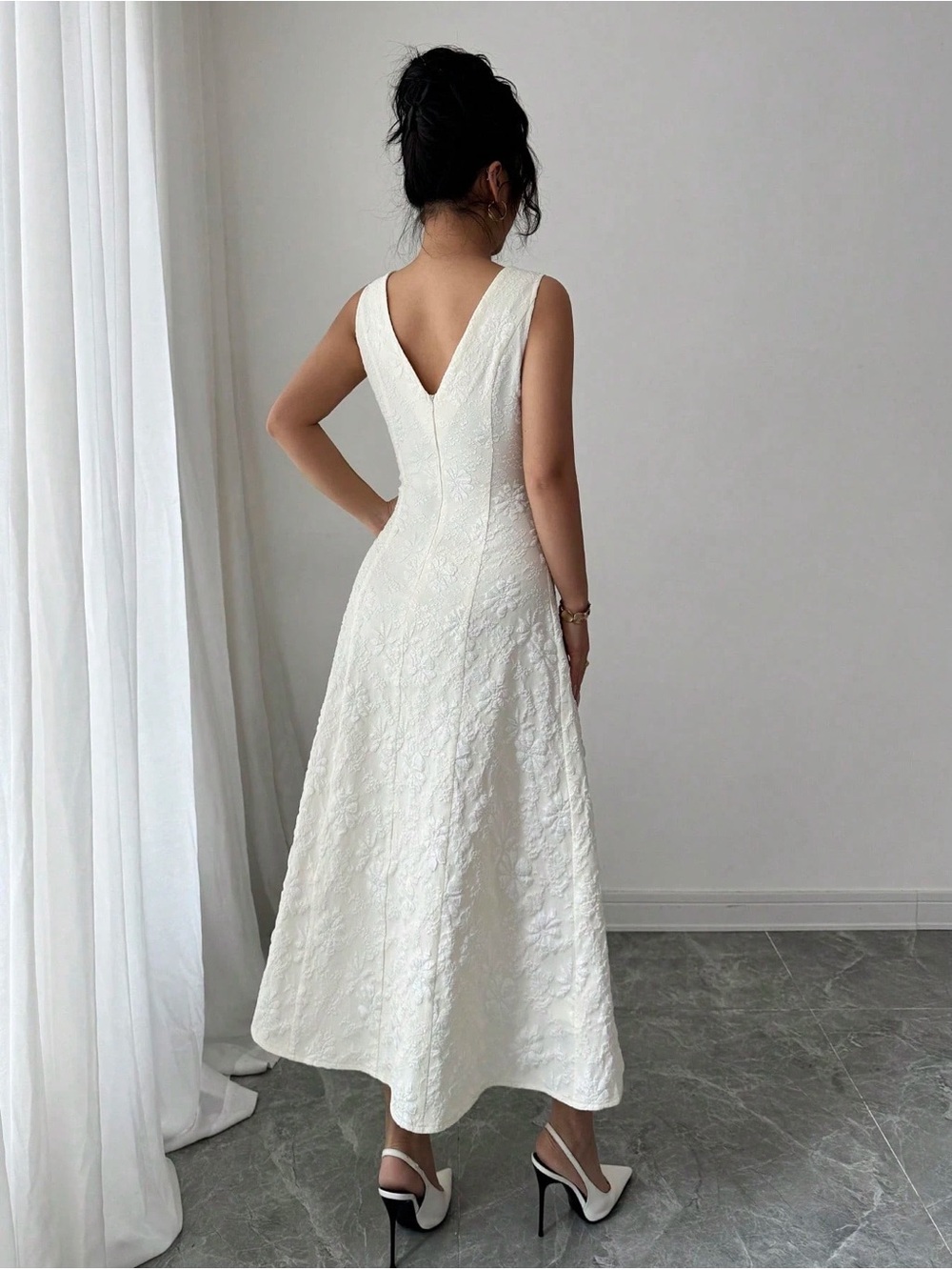 & Other Stories White Textured V-Neck Midi Dress - Picture 4 of 4